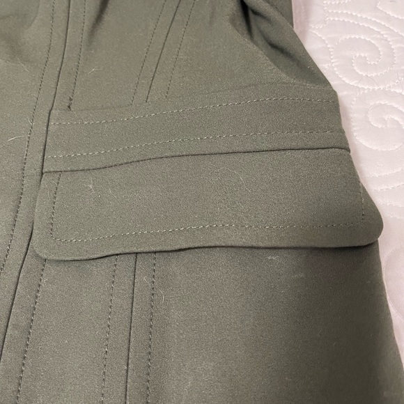 New York and Company olive green jacket. Size 20 good condition. - Picture 2 of 6